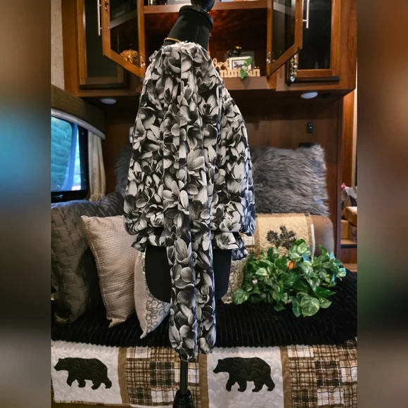 Michael Kors Floral Black and White Ruched Cold Shoulder Top - Picture 8 of 12